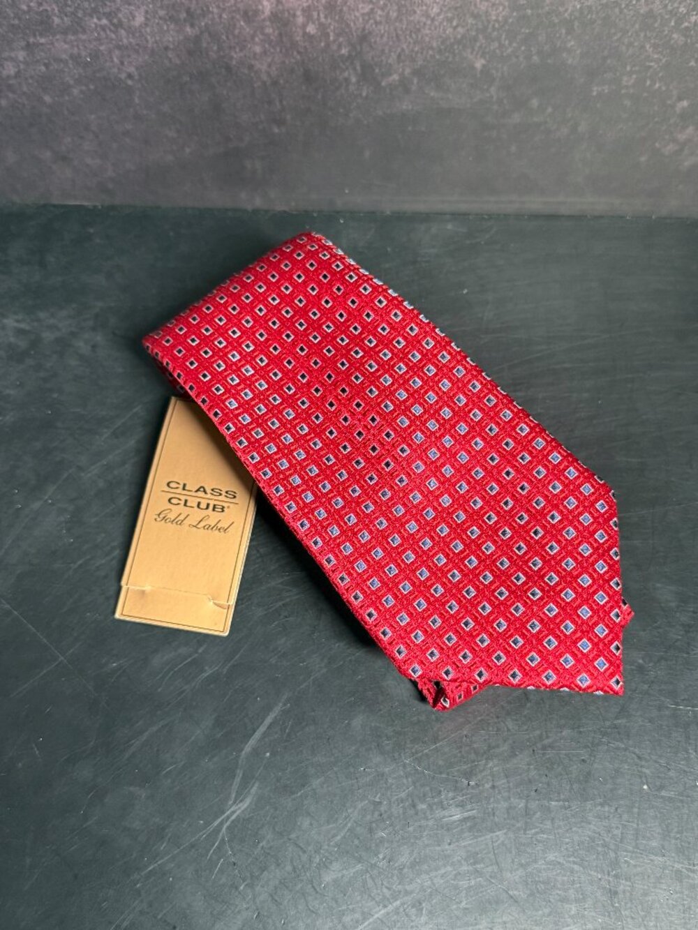 Class Club Gold Label Red Geometric Tie NWT